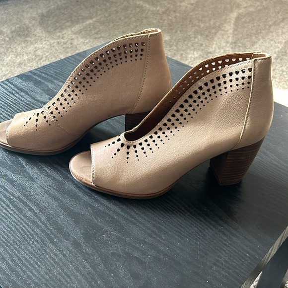 Lucky brand heels - Picture 2 of 7